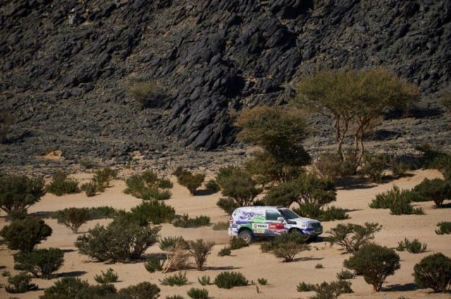 Peterhansel y Joan Barreda cambian el guión del Dakar