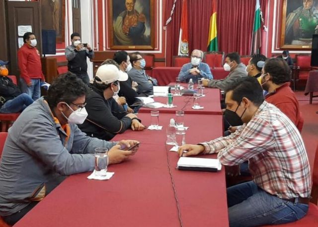 Gobernación y municipios de Tarija coordinan compra de vacuna contra el Covid 