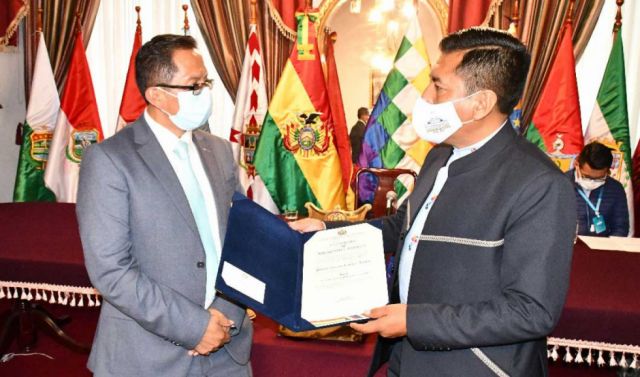 Vocal que fue investigado por caso fraude vuelve al cargo en el TED-La Paz