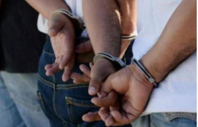Detienen a dos sujetos por seducir a una menor de edad