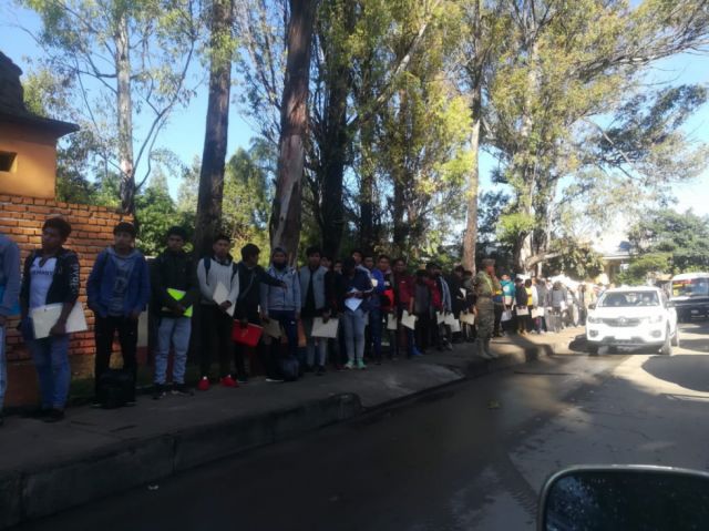 Tarija, se registra largas filas para el servicio militar