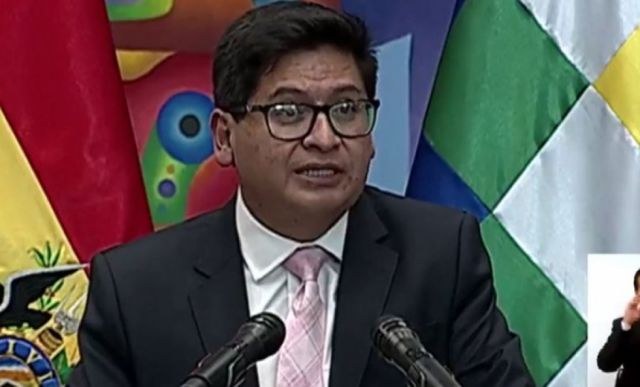 Gobierno convoca a choferes a retomar diálogo y se abre a “afinar” la propuesta para prestatarios