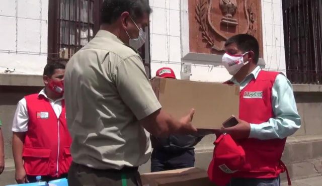 COED Tarija entrega pruebas y material de bioseguridad a la Policía