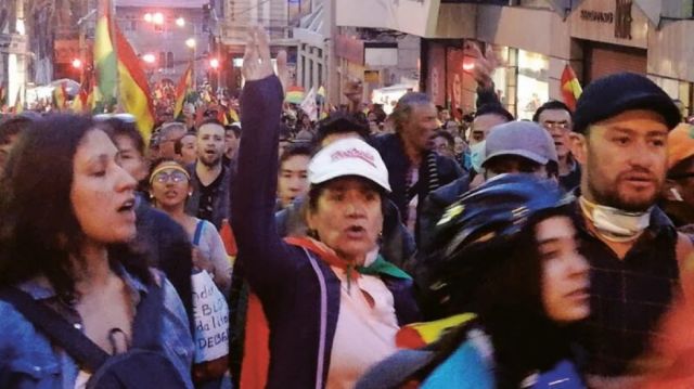 El sector gremial se suma al paro de choferes y piden condonación de interes