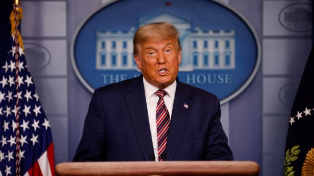 Trump en su discurso de despedida: pide "rezar por el éxito" de la Administración Biden y dice que unió al mundo frente a China
