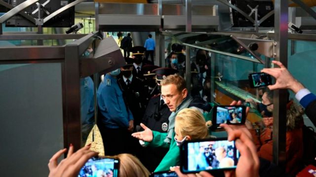 Alexei Navalny pide protestas callejeras tras ser encarcelado