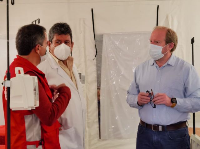 El gobernador de Tarija, Adrián Oliva, inspeccionó las salas de terapia 
