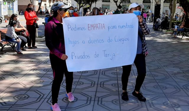 Contratos: padres deben pagar la pensión escolar “pase lo que pase”