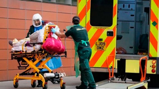 Reino Unido supera las 100.000 muertes Covid