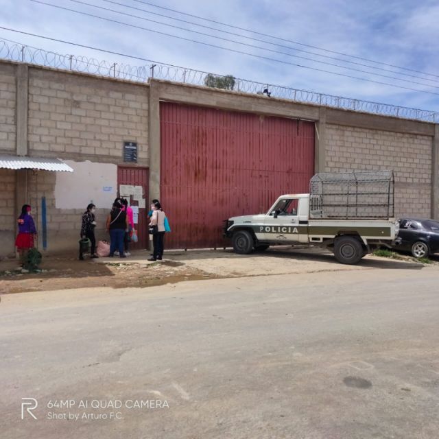 Denuncian cobros de Bs 1.000  en el penal para tener celular 