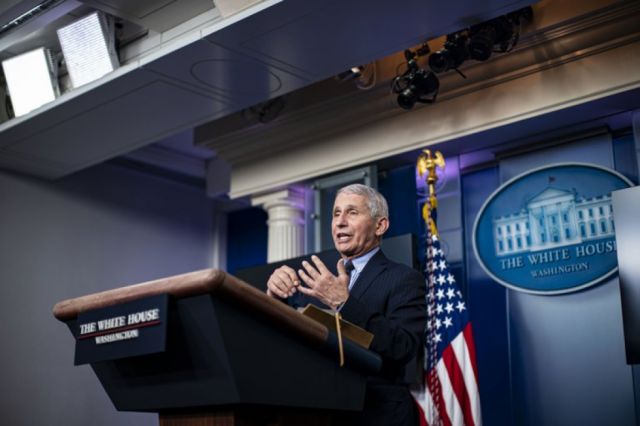 Fauci respalda el plan de los CDC para la reapertura de las escuelas en EEUU