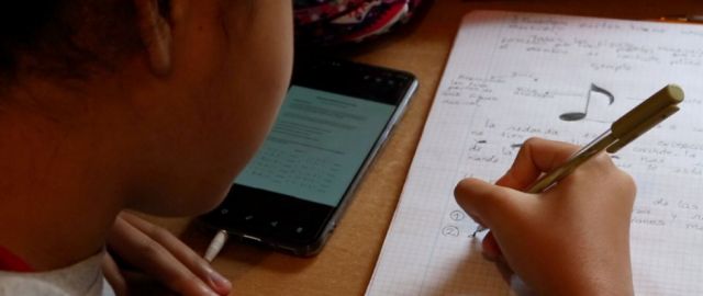 Educación a distancia: Las materias para el martes y los horarios de transmisión