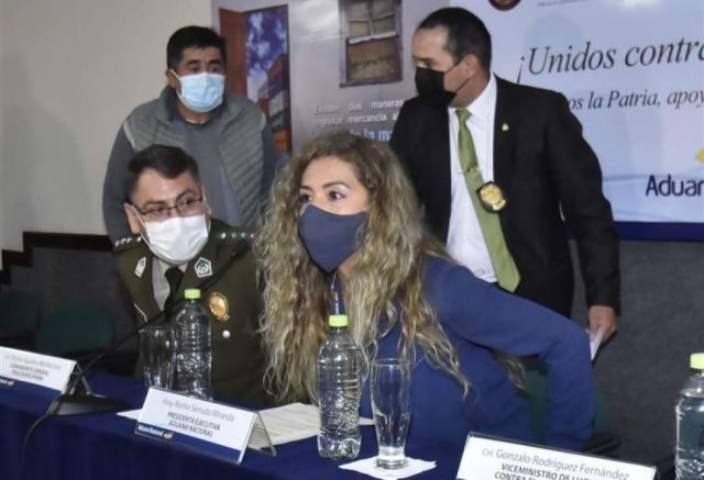 Aduana atribuye despidos a una “política de austeridad”