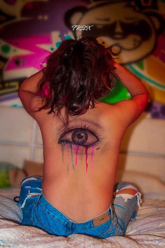 Espalda pintada  por Trix