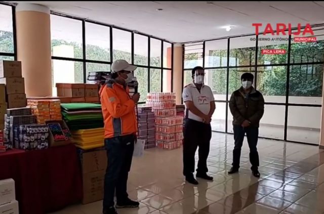 Alcaldía entregó material de escritorio para unidades educativas con clases presenciales en Tarija