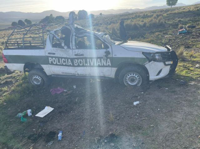 Dan sustitutivas a chofer policial tras colisión en Oruro