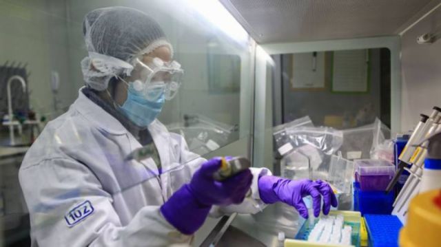 Científicos descubren que dos variantes de coronavirus se fusionan en un "híbrido fuertemente mutado"