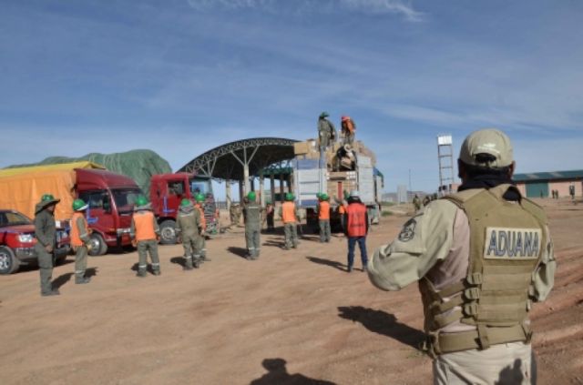 Contrabandistas matan a funcionario aduanero y hieren a dos militares