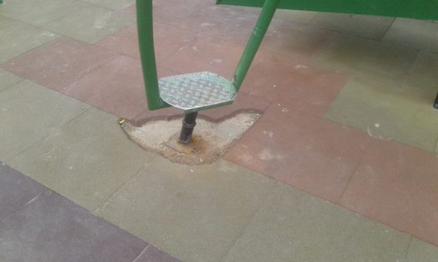 Vecinos denuncian mal estado de plaza construida por el FPS