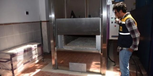 Denuncian que una funeraria acumula cadáveres en galpón