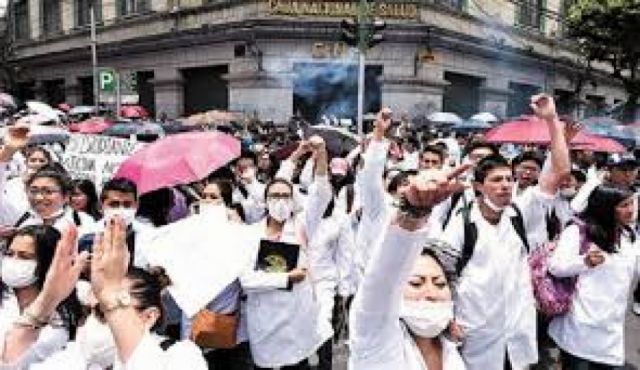 Conasa prioriza la vacunación pero define extender el paro por 15 días más