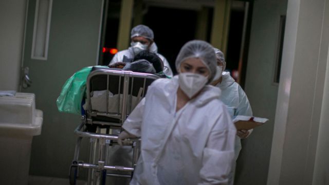 La variante brasileña del coronavirus podría ser el doble de transmisible y contagiar hasta el 61 % de los pacientes recuperados La variante brasileña del coronavirus podría ser el doble de transmisible y contagiar hasta el 61 % de los pacientes recuperados