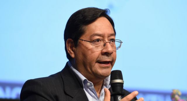 Arce justifica despidos en la EPSAS de La Paz
