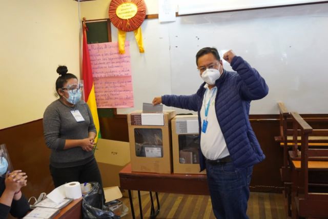 Arce arremete contra la OEA y dice que no asistirá a invitaciones donde esté ese organismo