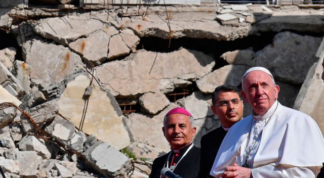Regresa papa Francisco a Roma tras visitar Iraq