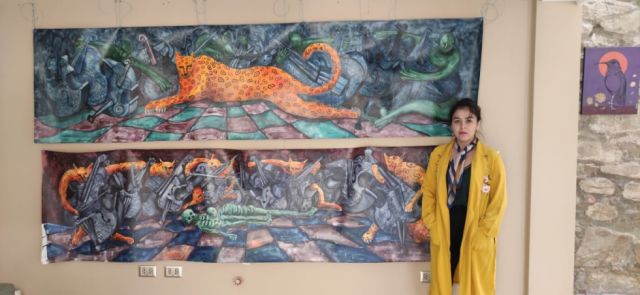  Lilian Carvajal con una obra traída desde México.
