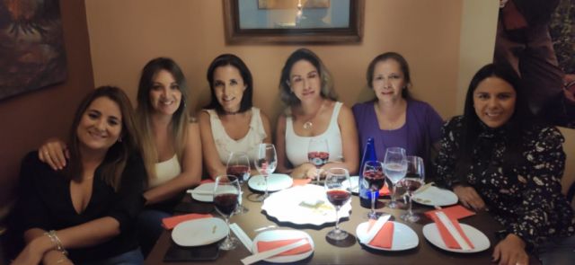La mesa más grande fue la de este grupo de amigas