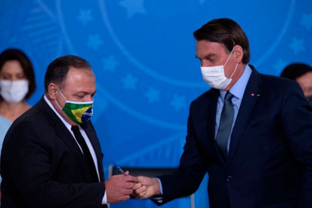 Bolsonaro prepara cambio de ministro de Salud