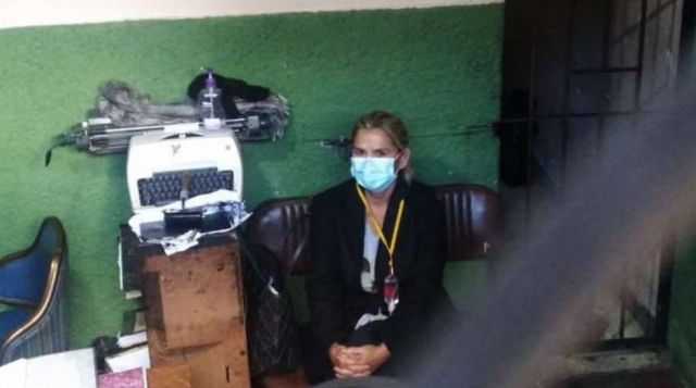 Jeanine Áñez espera autorización para ser trasladada a una clínica de salud