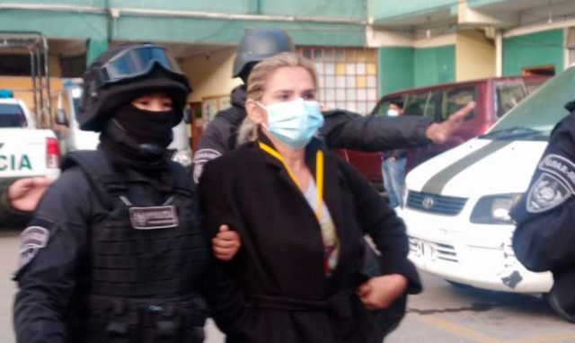 Justicia determina ampliar de cuatro a seis meses detención preventiva de Áñez