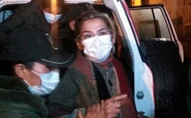 Añez es trasladada a otra cárcel de madrugada: ‘Me sacaron diciéndome que iba a la Clínica’