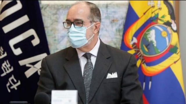 Vacunas VIP: renuncia el Ministro de Salud de Ecuador