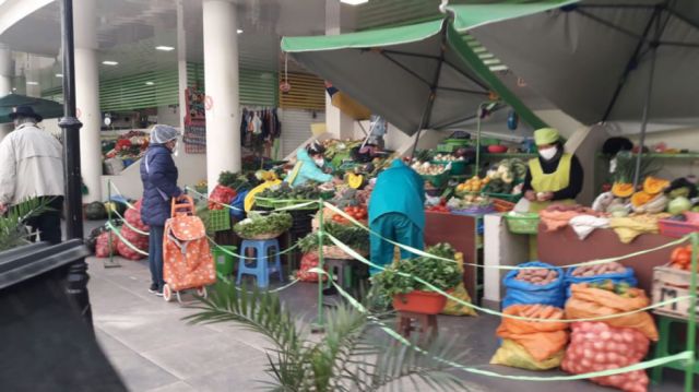 Vendedoras del Mercado Central de Tarija se capacitan en atención de incendios