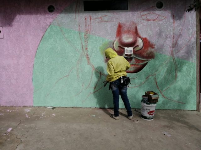 Artistas trabajan murales en el barrio 3 de Mayo 