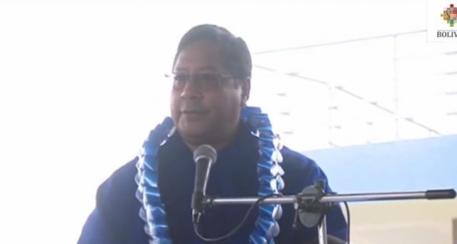 Arce en Tarija advierte que “no van a llegar las vacunas” si no hay “coordinación” con alcaldes y gobernadores