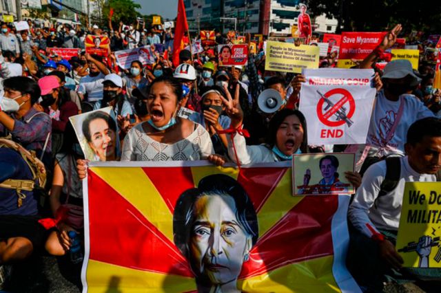 Sube a 90 cifra de muertos por represión en Myanmar