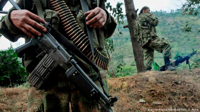 Colombia: 2.000 desplazados por pelea de grupos armados