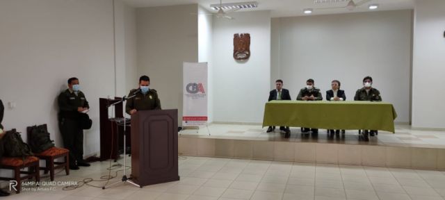 Policía firma convenio con el CBA Tarija para aprender el idioma inglés