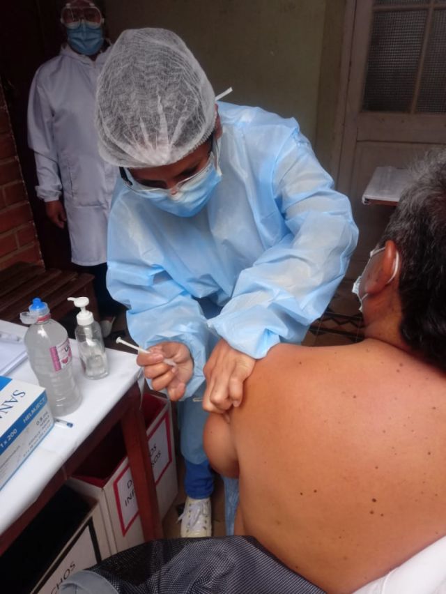 Covid, vacunación masiva iniciará con mayores de 90 años 