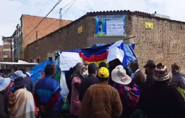 El Alto, echó a la calle a  su esposa y sus dos hijas