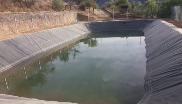  Arce entrega un  lote de atajados y tanques de almacenamiento de agua en Choroma 