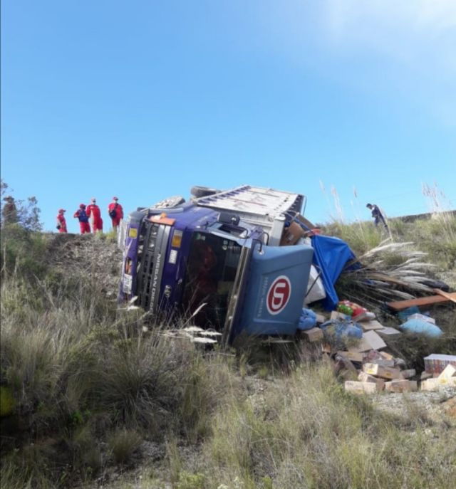 Colisión de vagoneta y camión en ruta al Norte deja 5 heridos en Tarija
