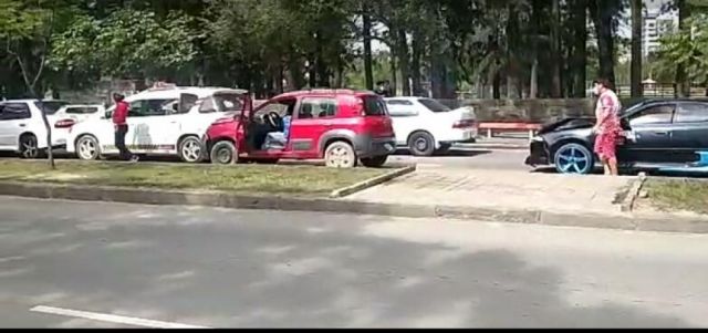 Accidente de tránsito entre cuatro vehículos en la avenida Víctor Paz de Tarija