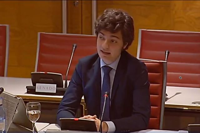 Fiscalía pide un año para el periodista de OK Diario que acosó a los hijos de Irene Montero y Pablo Iglesias