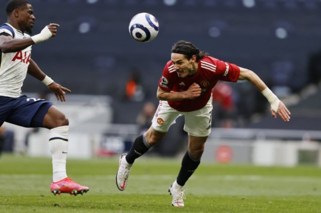 Polémico gol anulado a Cavani en el triunfo del Manchester 