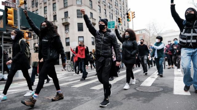 Auge de violencia en EEUU complica los planes de Biden